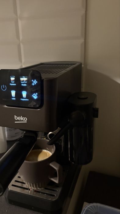 Ekspres do kawy BEKO Caffeexperto CEP5464DX