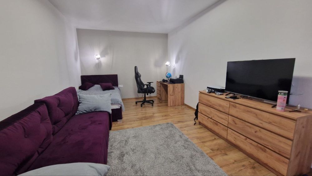 Продається трикімнатна простора квартира в центрі Дрогобича