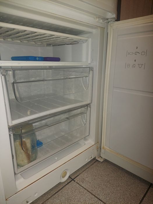 Холодильник Ariston hotpointRMBA 1185.LV не працює