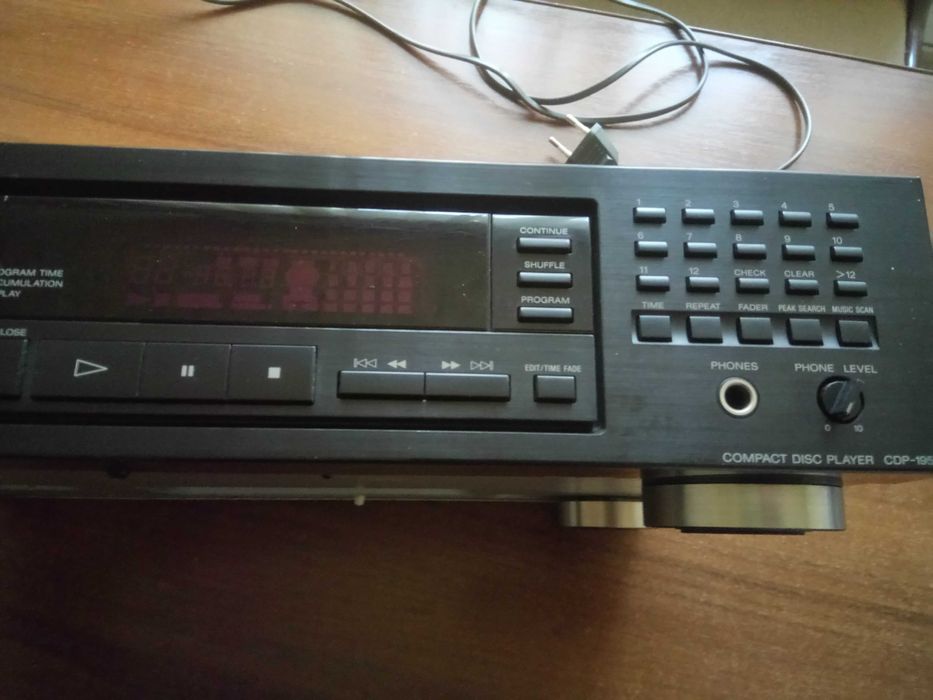 Продам CD проигрыватель Sony CDP-195.