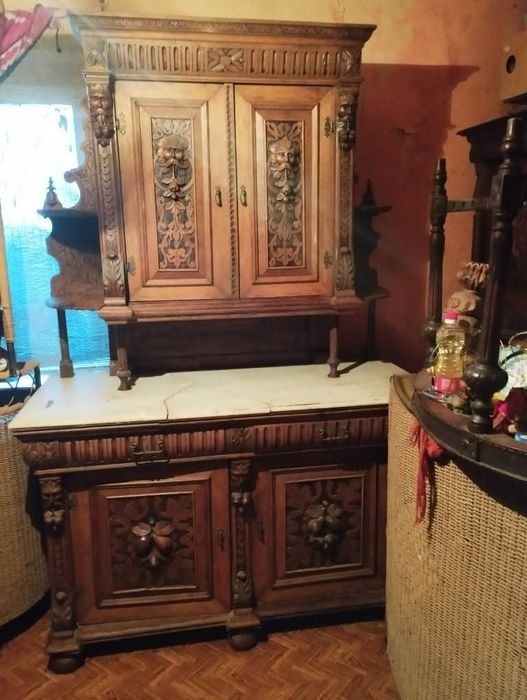 Буфет.   Резной.  Старинный.   Мебель старинная