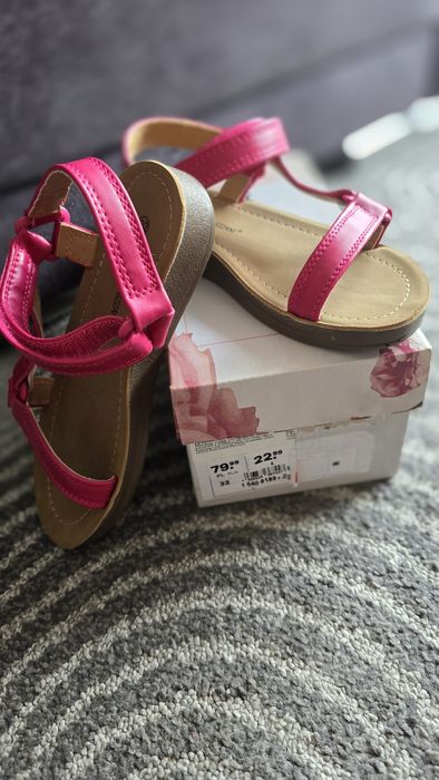Sandałki różowe nowe