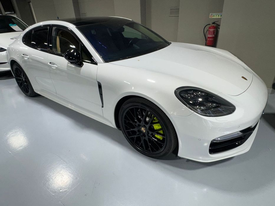 Porsche Panamera 4 E-Hybrid Platinum Edition
