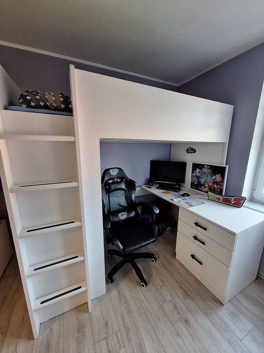 Łóżko na antresoli z biurkiem  IKEA Smastad