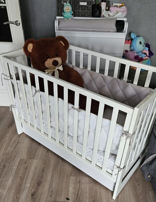 Продам дитяче ліжечко з матрасиком