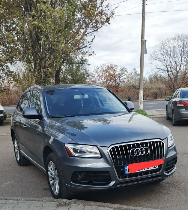 автомобиль AudiQ5