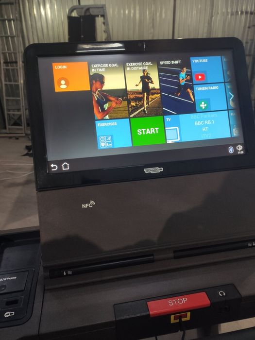 Бігова доріжка Technogym Run Artis в наявності
