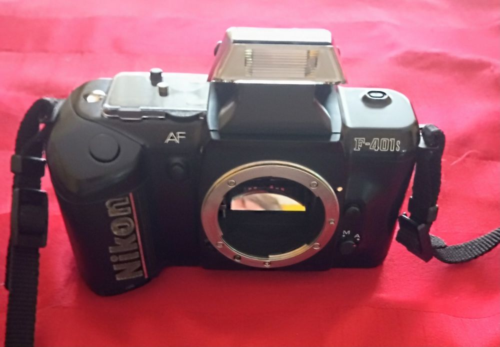 Câmara Nikon F-401s