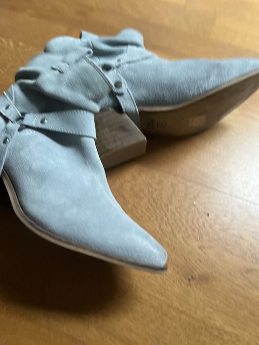 Botki kowbojskie. Skóra. Bladoniebieskie