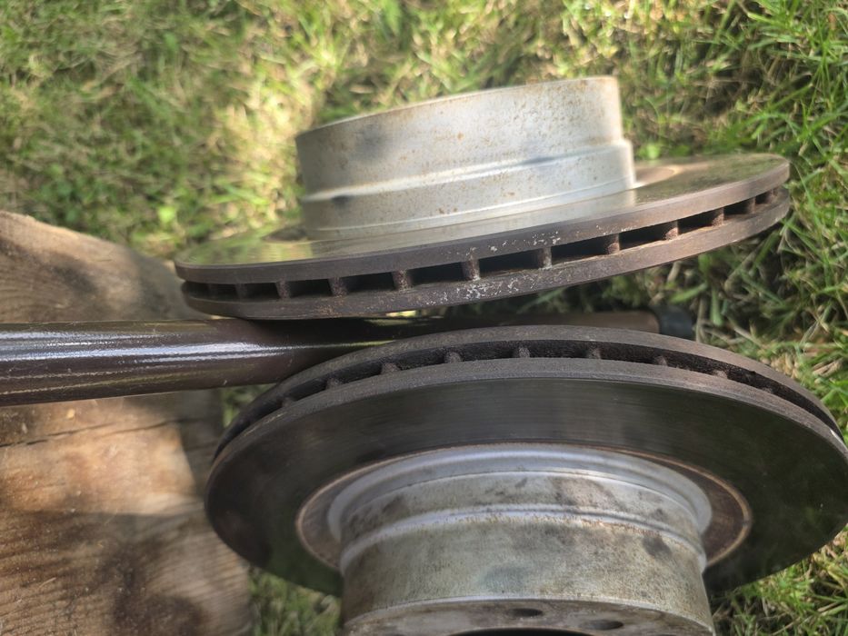 Tarcze Hamulcowe klocki hamulcowe tył BMW E90 E91 E92 E93 X1  KOMPLET