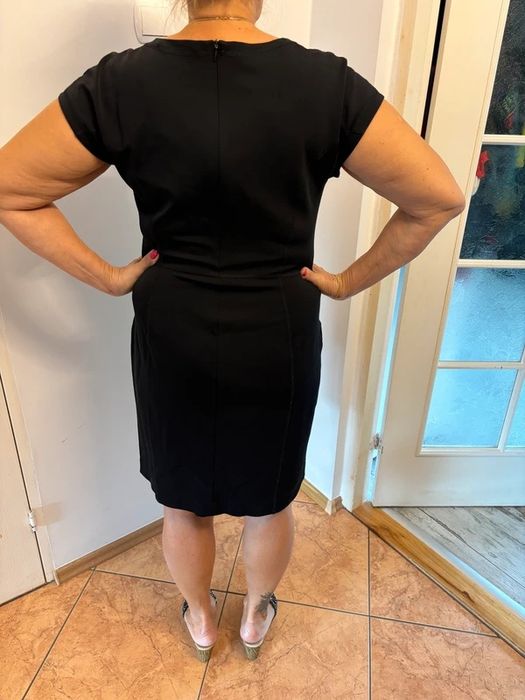 Marc cain mała czarna elegancka sukienka bandazowa tuba wyszczuplająca