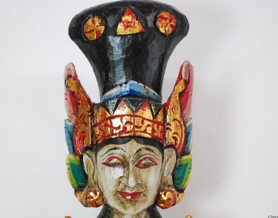 Linda escultura em madeira , 108 cm x 25 cm