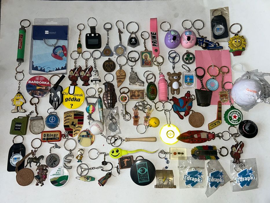 Zestaw BRELOKÓW,wpinek - 74 sztuki !