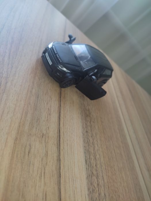 Іграшкова машину Rand Rover EVOQUE