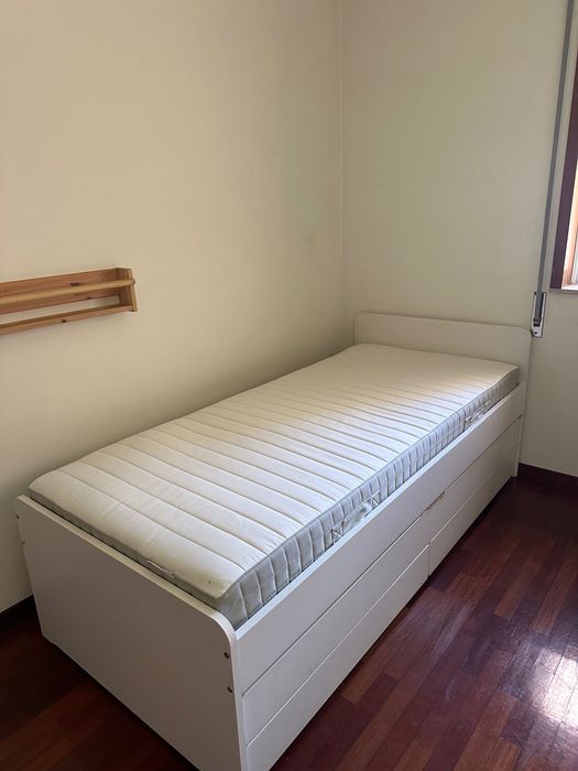 Colchão + cama com arrumação