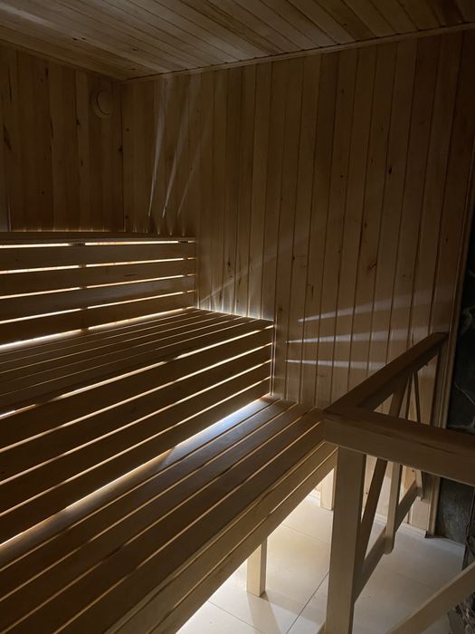 Здають деревʼяні двоповерхові будинки з кухнею