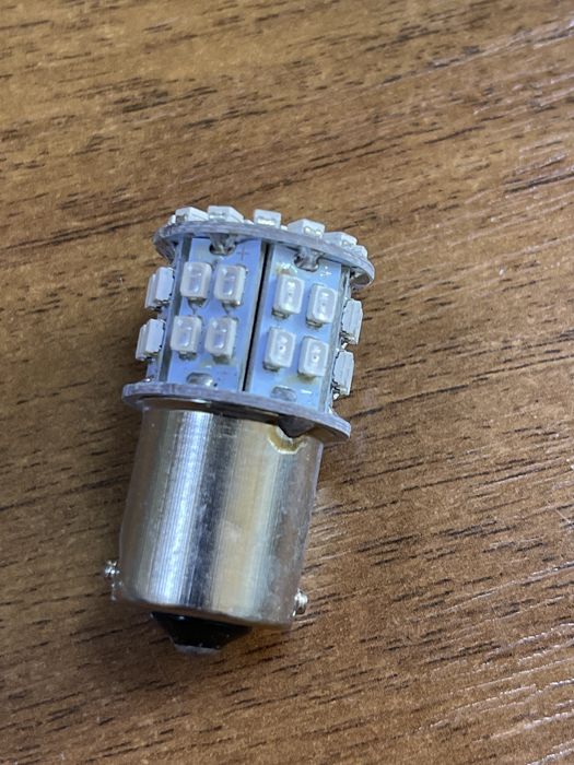 Лампа для жёлтого света в красные фонари