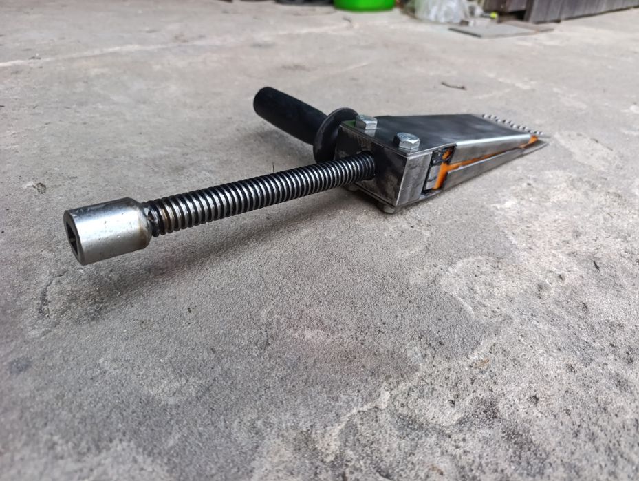 Klin mechaniczny do obalania drzew
