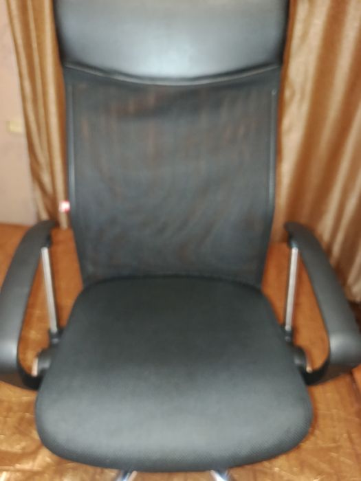Продам офісне крісло