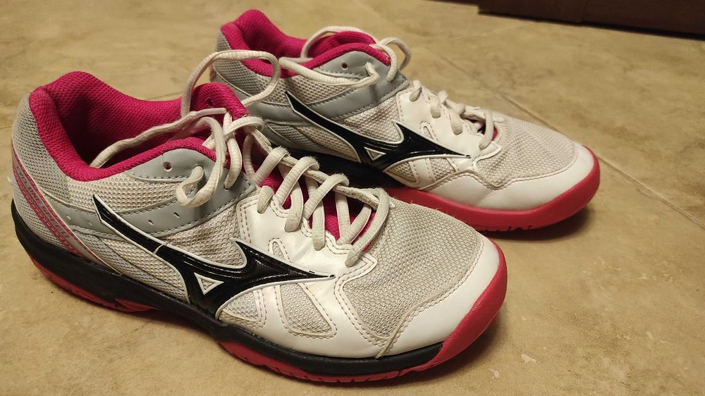 buty Mizuno rozmiar EUR 38,5 halówki