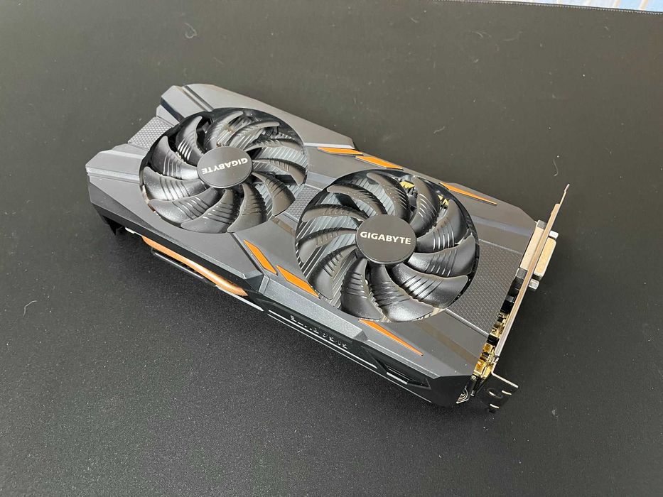 Placa gráfica Gigabyte	GTX 1050 2 GB GDDR5