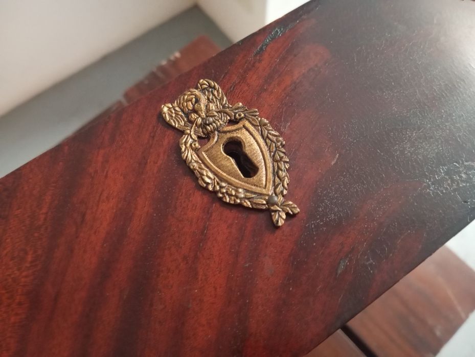 Gaveta de móvel em madeira