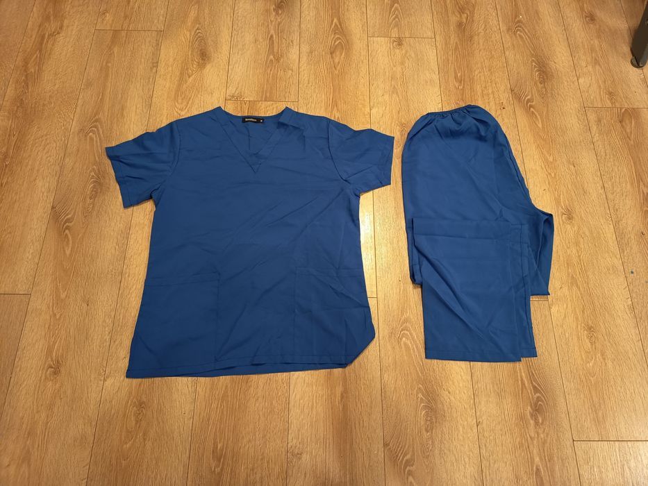 Nowy ciemnoniebieski mundurek medyczny rozmiar M