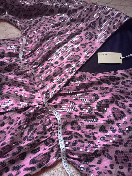CAPSULE 44R efektowna NOWA sukienka różowa fuksja cekinowa