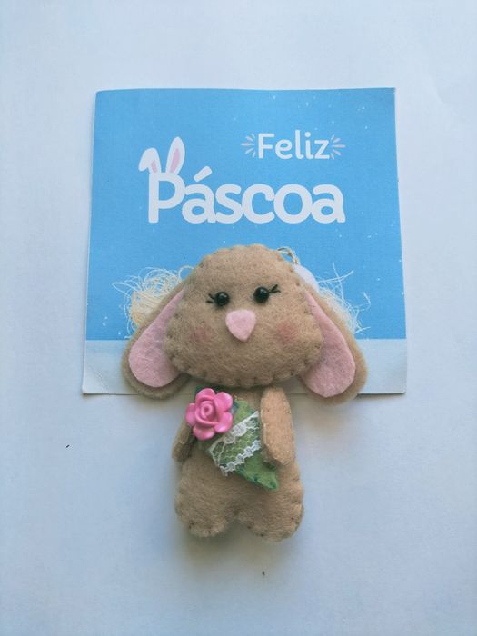 Coelhos da páscoa em feltro