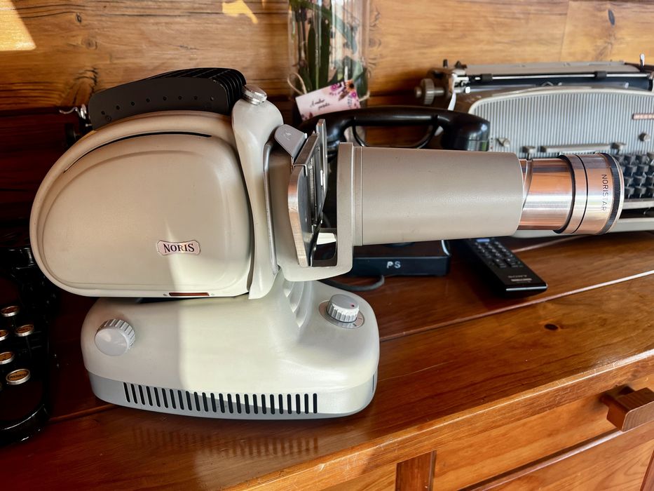 Projetor de diapositivos Noris