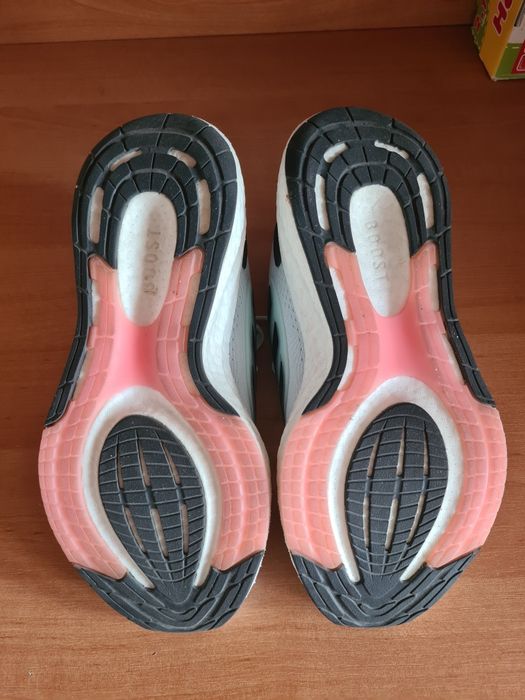 Buty dla kobiet. Adidas pureboost