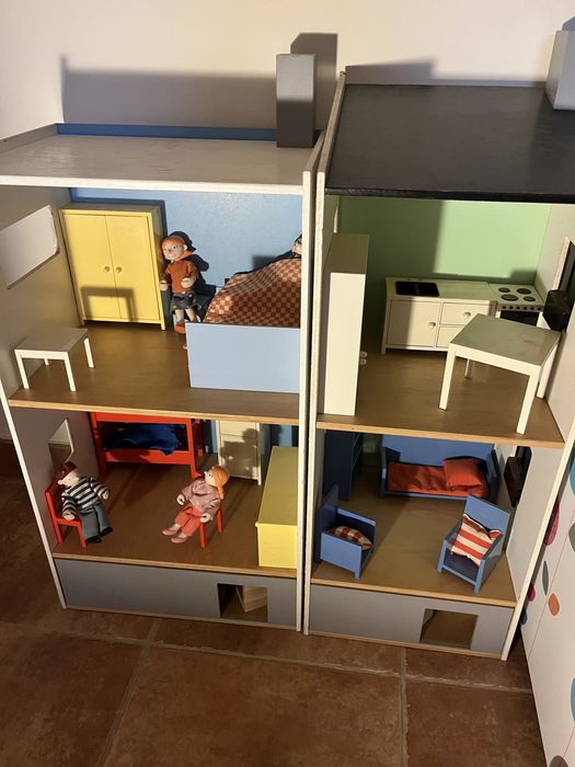 2 casas de bonecas em madeira