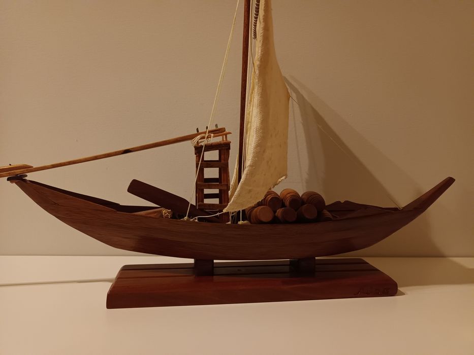 Réplica de barco Rabelo em madeira