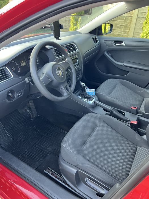 Аренда авто/прокат авто/такси аренда/долгосрочная Volkswagen JETTA