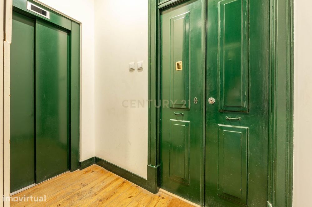 Charme Clássico | 185 m² | Varanda | Estrela - Lisboa