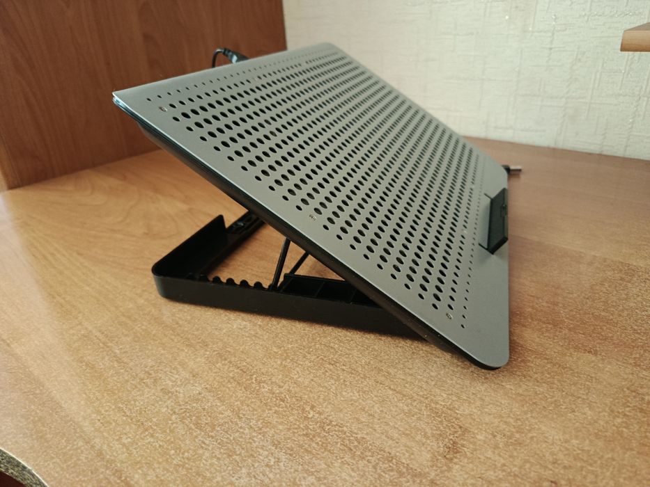 Охолоджуюча підставка для ноутбука