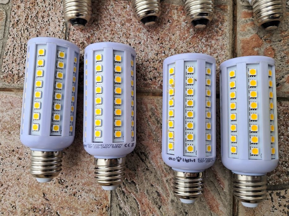 8 żarówek 11-12W