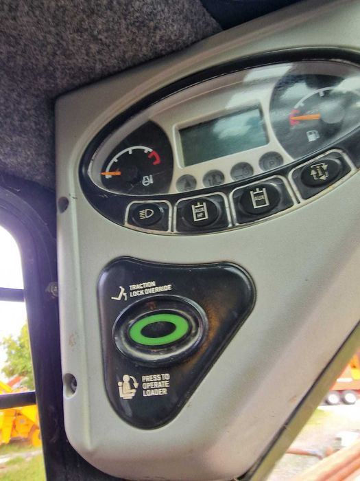 MINI PÁ CARREGADORA BOBCAT S100