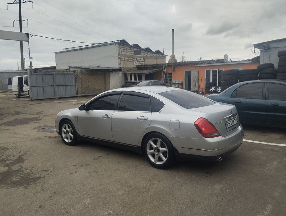 Продам срочно автомобиль