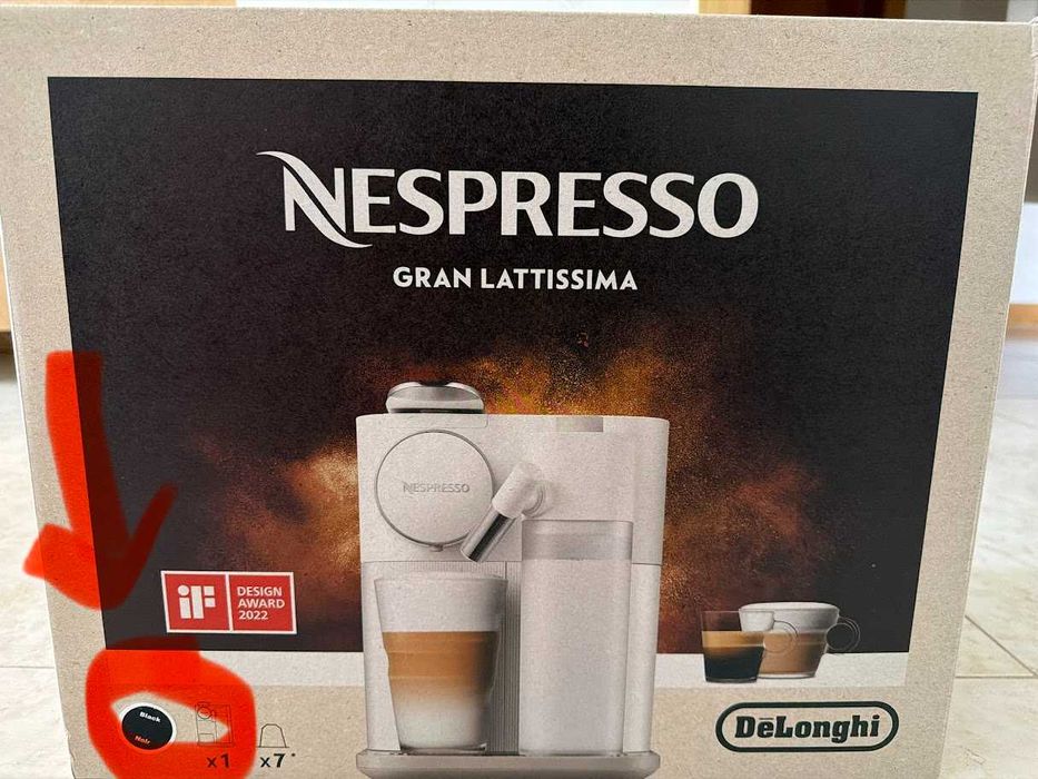 Maquina de Café DeLongui Preta - cápsulas Nespresso