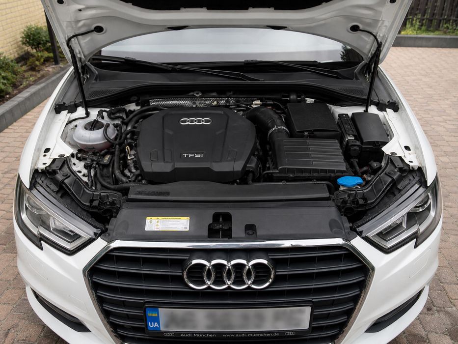 Подам Audi A4 S line 2015 року