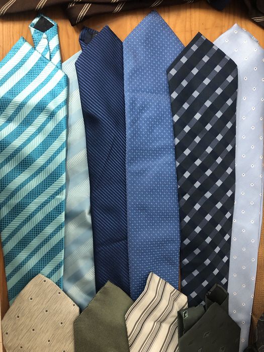 Gravatas usadas de várias marcas