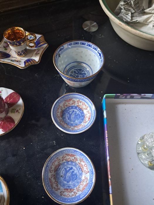 Varias chavenas miniaturas