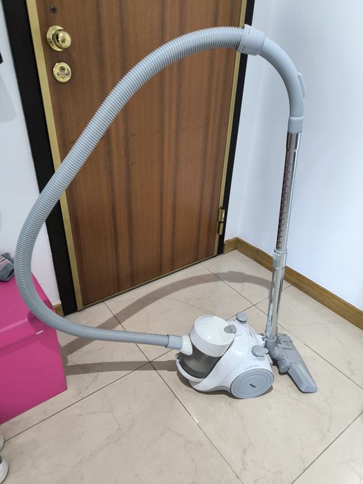 Aspirador Ufesa AS2300