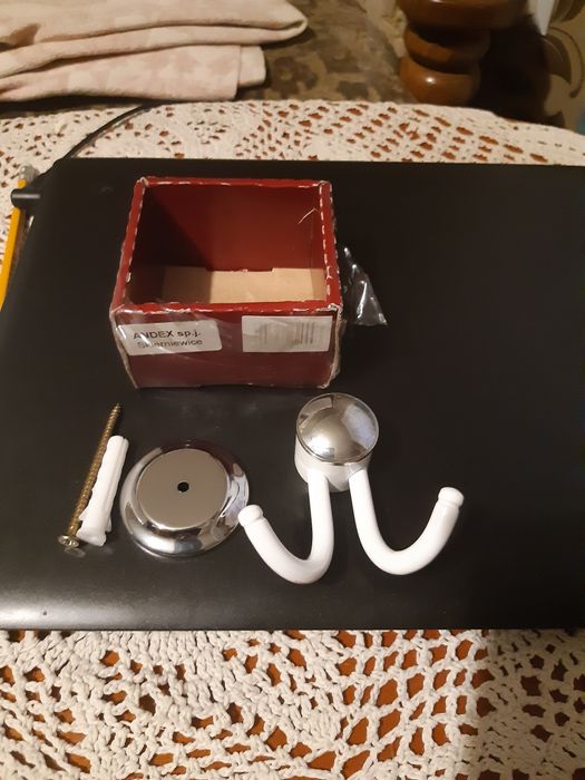 Wieszak łazienkowy porcelana+chrom