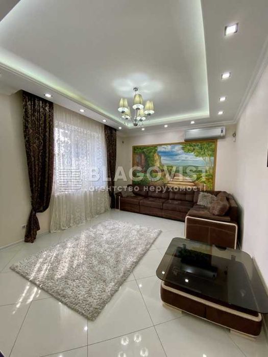 Новообуховская трасса КГ GreenWood -Дом 325 м кв  12 соток