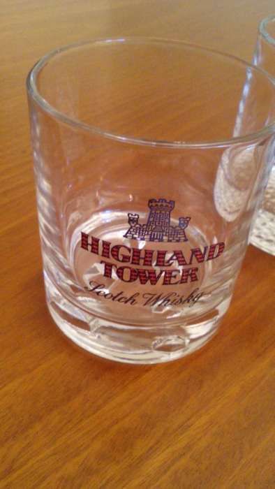 Copos de Whisky Highland Tower e William Lawson's Novos