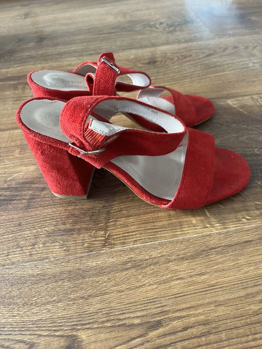 Buty  czerowne 37