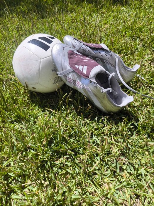 Chuteiras adidas Predator e Nike