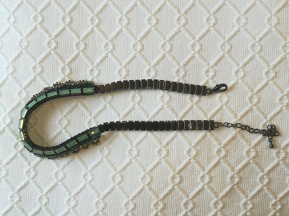 Colar da Pedra Dura, com cristais azuis e verde água, e com gunmetal